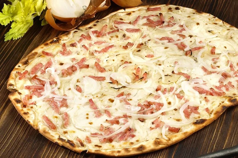 Tarte flambée alsacienne authentique